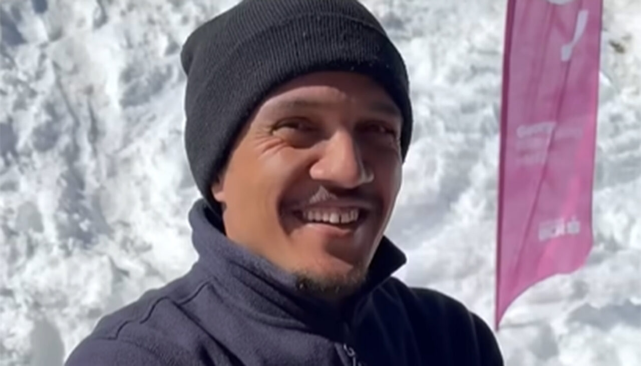 Câte ore pe zi lucrează acest nepalez din România, pentru un salariu lunar de doar 2.800 lei