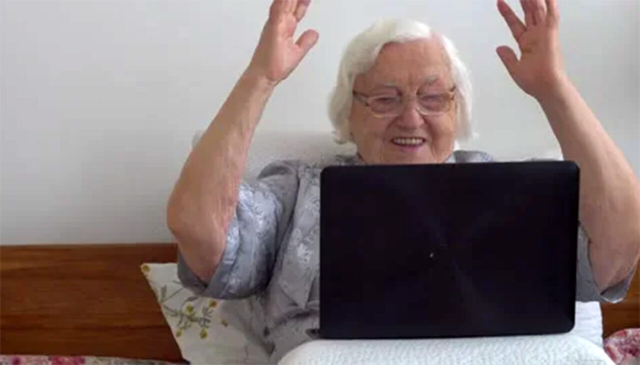 Ce a pățit o doctoriță de 68 de ani, după ce s-a cuplat pe internet cu un așa-zis doctor din SUA. Cine era „medicul american”, de fapt