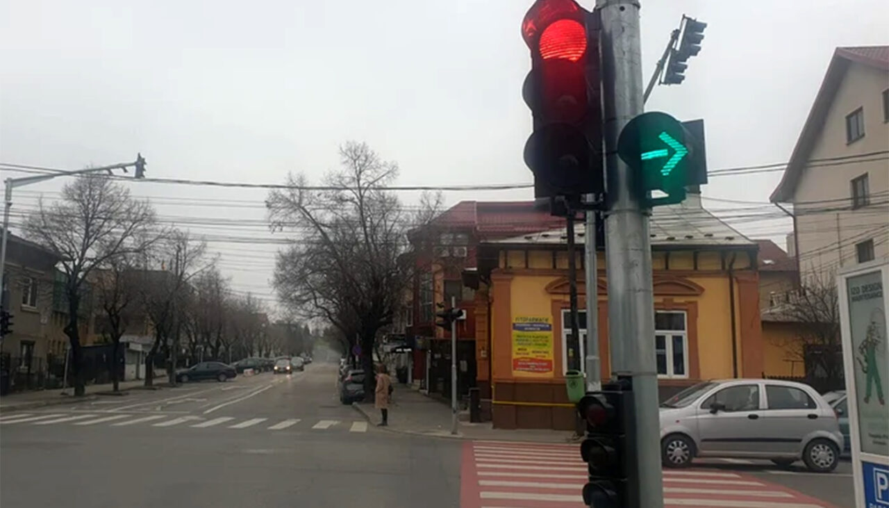 Ce este regula celor 5 metri de semafor. Puțini șoferi români știu de existența ei