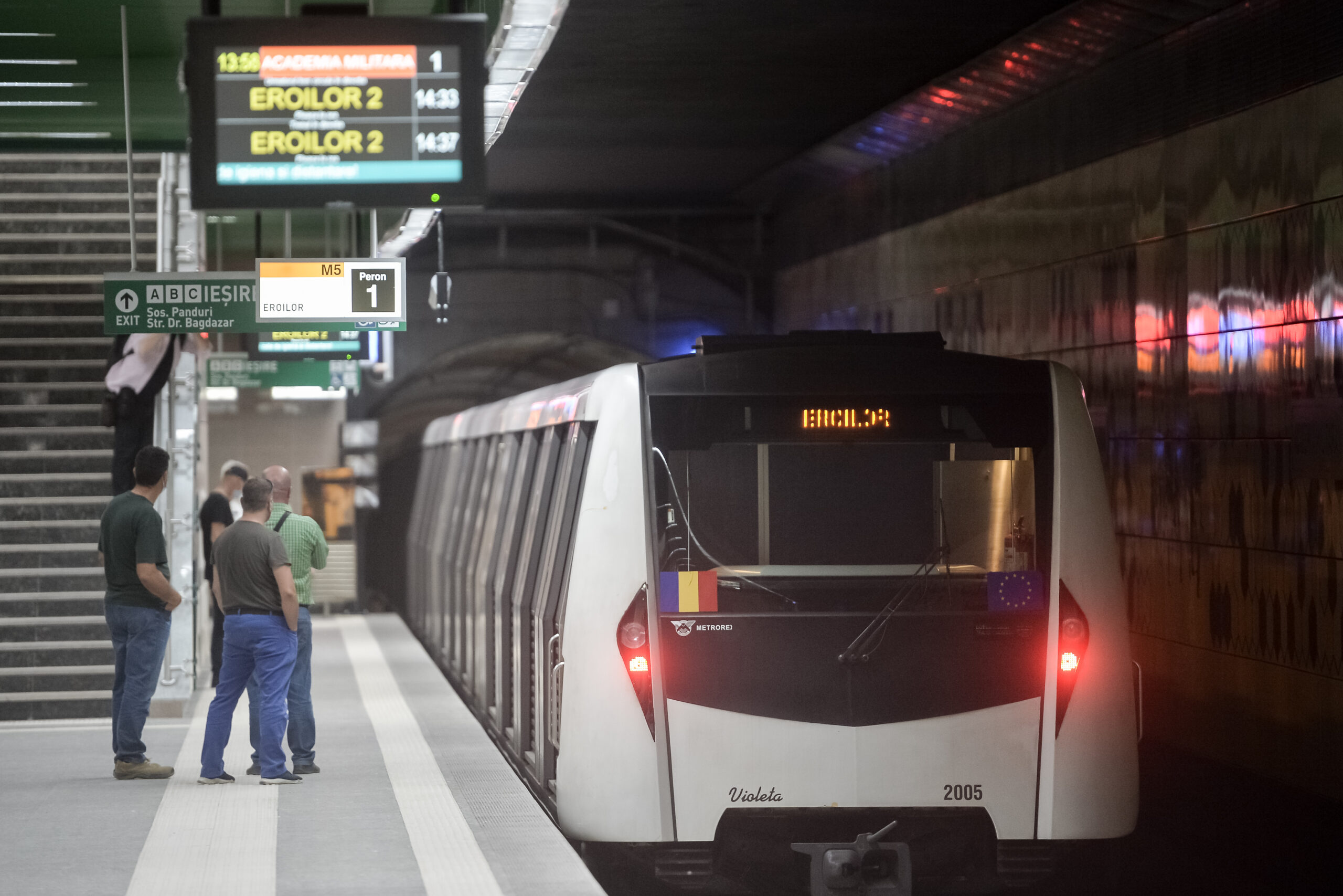Cod roșu de ploi torențiale în București. SNSPA suspendă cursurile