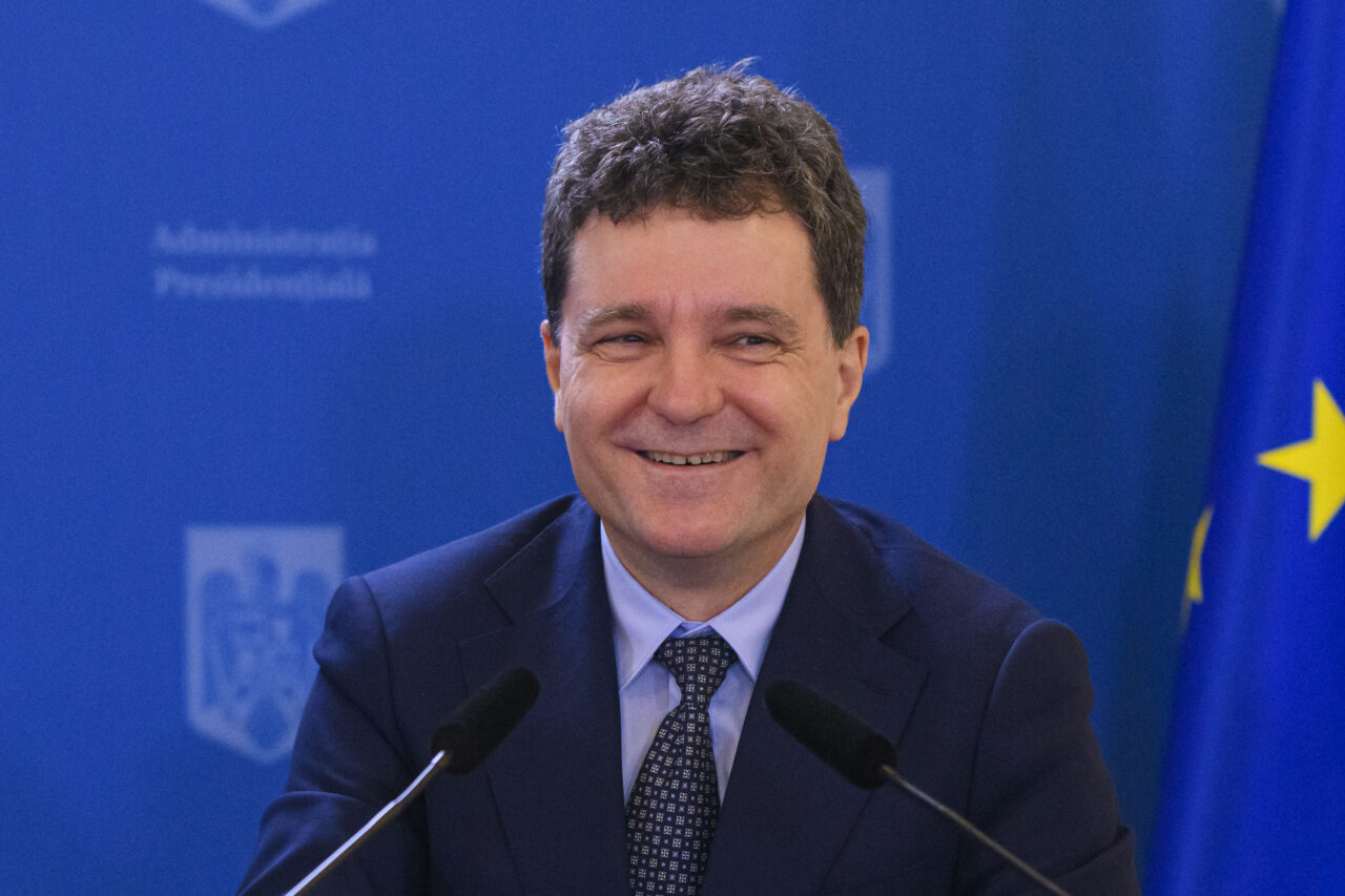 Nicușor Dan a izbucnit în râs când a fost întrebat dacă l-ar desemna pe Călin Georgescu în funcția de premier al României