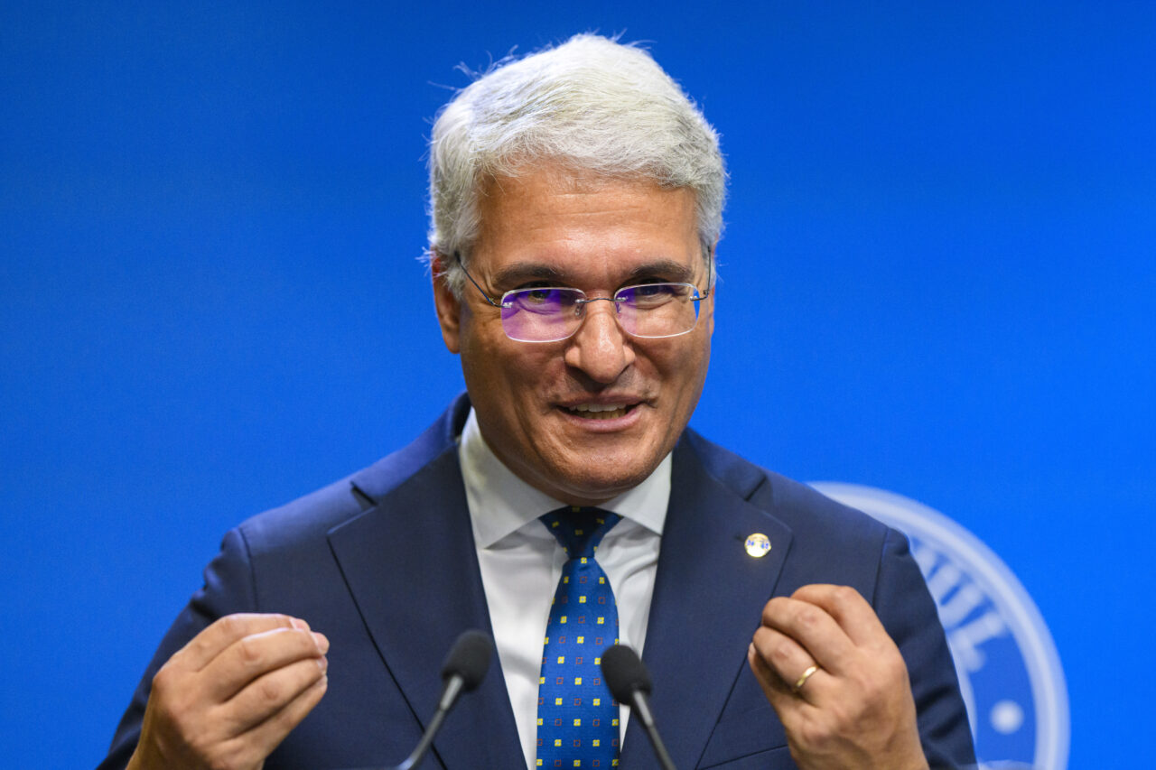 Ministrul Fondurilor Europene se ia la ceartă cu CSM, pe subiectul pensiilor speciale. Pîslaru: Nu este vorba despre o „vânătoare de magistrați”