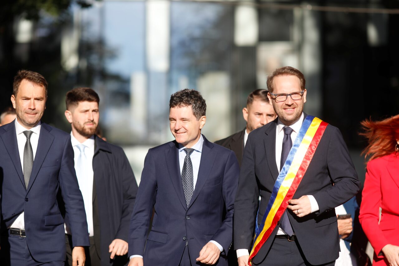 Nicușor Dan promite REDUCEREA perioadei de obținere a cetățeniei române pentru Dominic Fritz: „Durează 3 ani jumate, vom reduce”