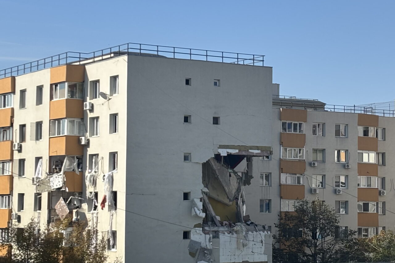 Autorizația pentru consolidarea blocului distrus de explozie a fost eliberată de Primăria Sectorului 5. Ce etape urmează pentru imobilul avariat