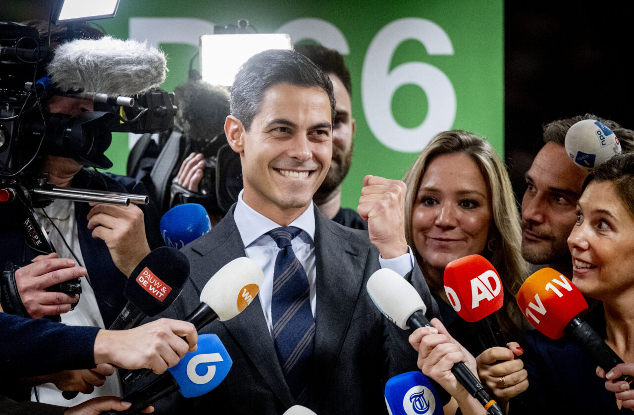 Olanda ar putea avea primul PREMIER homosexual. Partidul centrist-liberal, condus de Rob Jetten, obține MAJORITATE, după numărarea a 99% din voturi