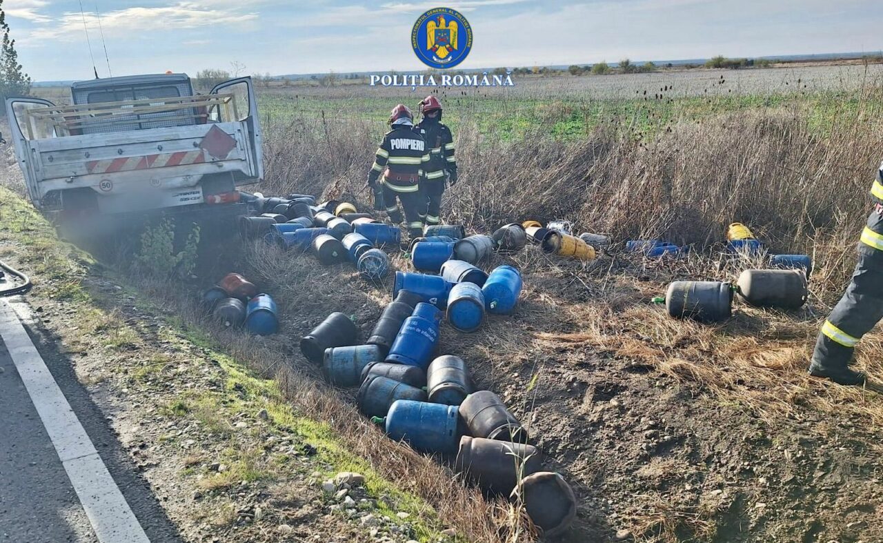 O autoutilitară încărcată cu butelii s-a răsturnat, într-o localitate din Dâmbovița. Șoferul a MURIT