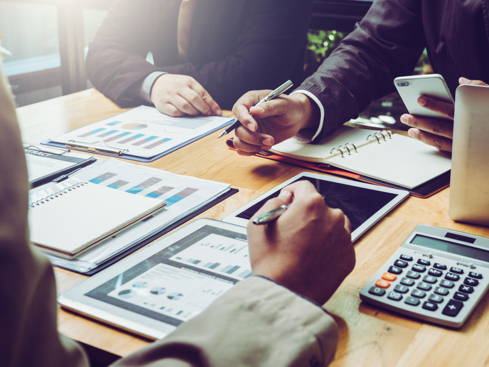 Cum fac față antreprenorii români avalanșei de taxe. Cum se descurcă pentru a merge înainte cu afacerile