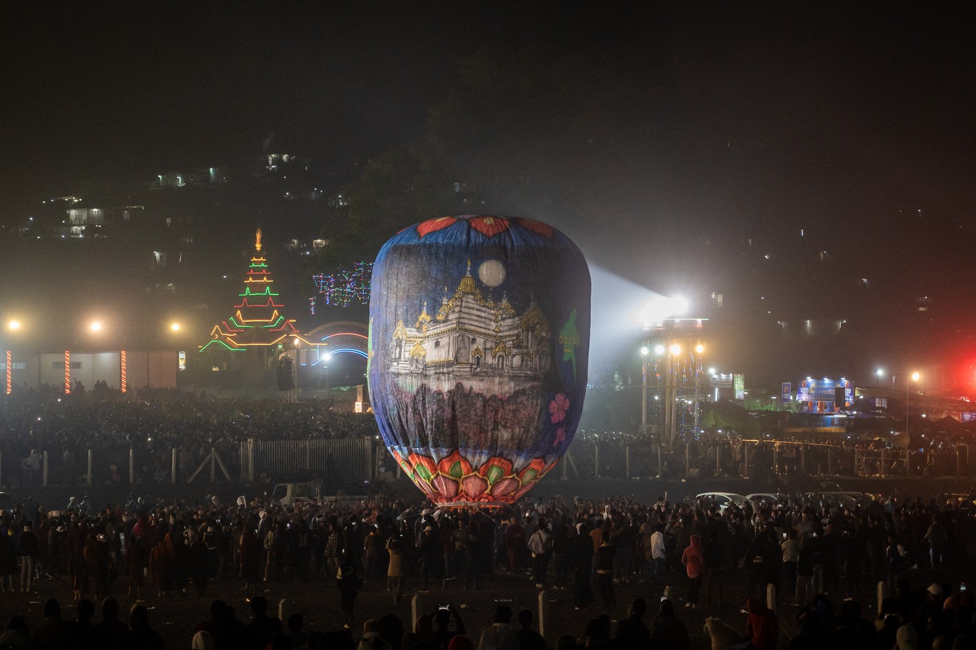 Atac sângeros în Chaung U: 24 de morți la festivalul budist