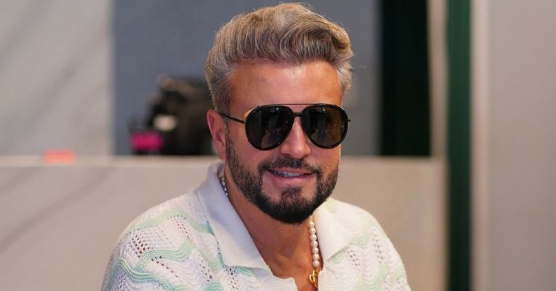 FOTO / De unde se ÎMBRĂCA designerul Cătălin Botezatu în copilărie. ”De acolo îmi comanda haine”