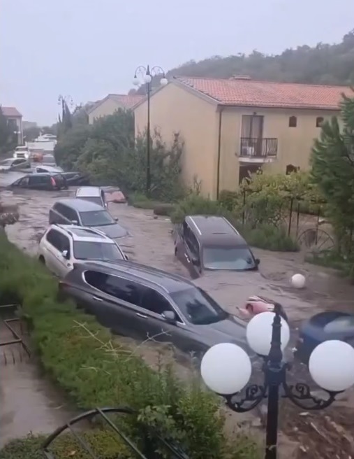 Alertă de ploi torențiale în Bulgaria