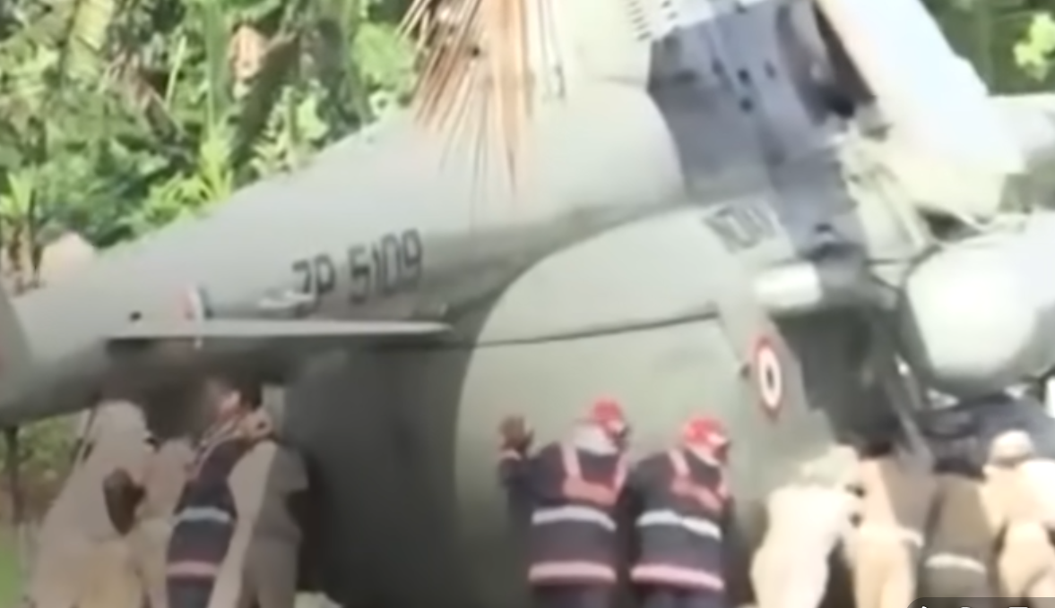 Elicopterul cu care călătorea președintele Indiei a rămas blocat în asfaltul proaspăt turnat. Forțele de securitate l-au împins cu mâinile