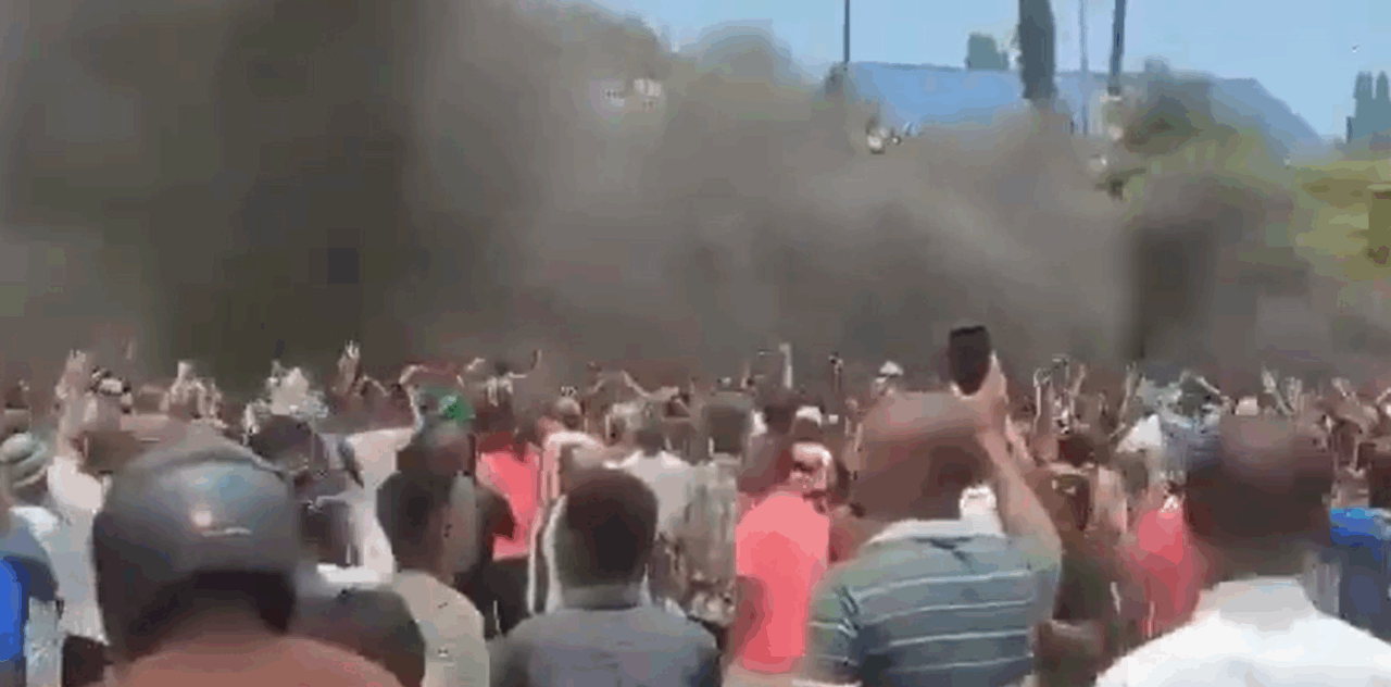 Haosul a pus stăpânire pe Tanzania. Proteste violente au izbucnit chiar în ziua alegerilor. Aeroporturi luate cu asalt şi secţii de votare incendiate