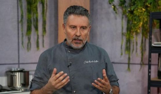 FOTO. Din trecutul lui chef Alexandru Sautner. ”Pe la 14 ani, în vacanța de vară, copiii mergeau în tabere, iar eu la MUNCĂ”