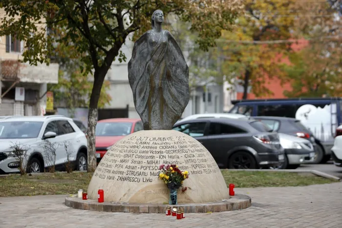 Monumentul ridicat în memoria victimelor de la Colectiv, Bucureşti