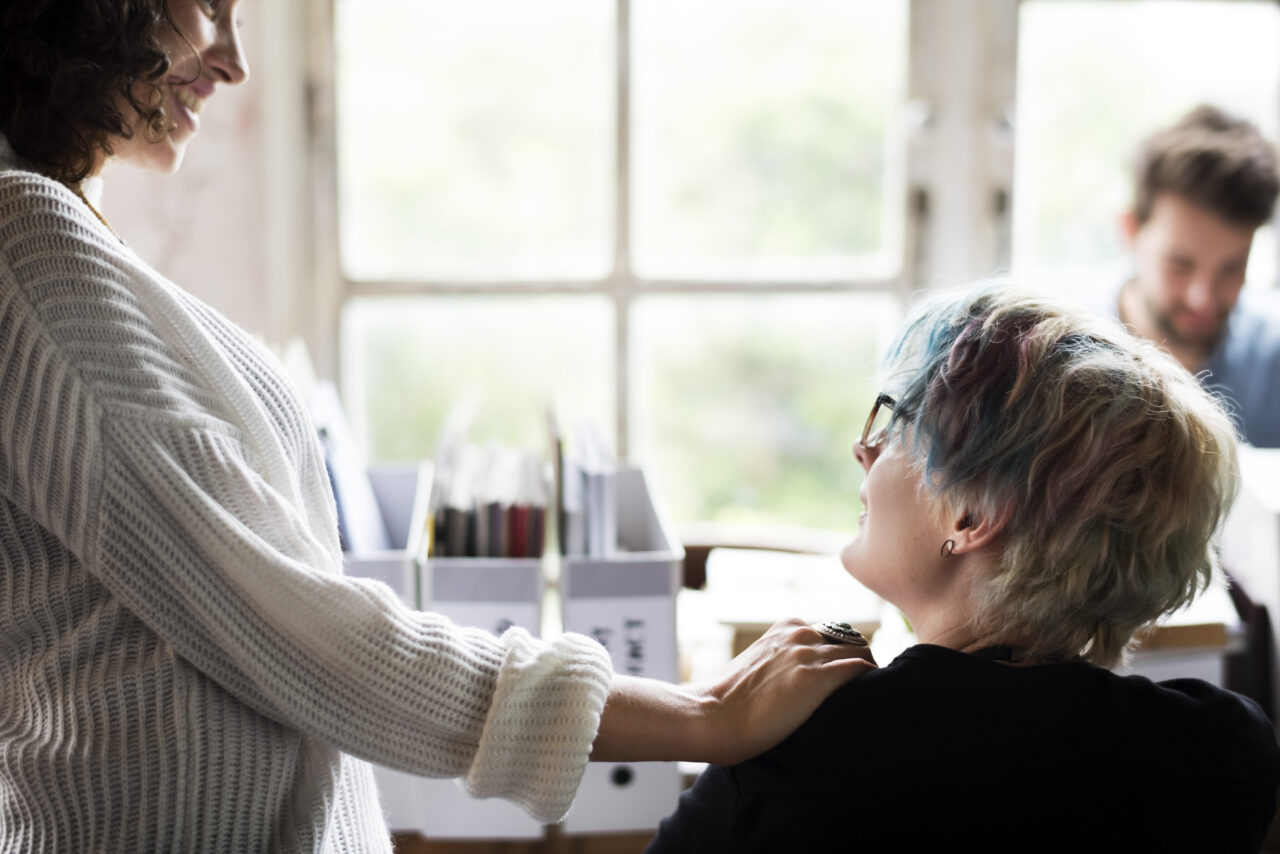 O badantă din Italia, s-a aruncat de la balcon chiar în fața carabinierilor. Nu se cunosc motivele acestui gest extrem