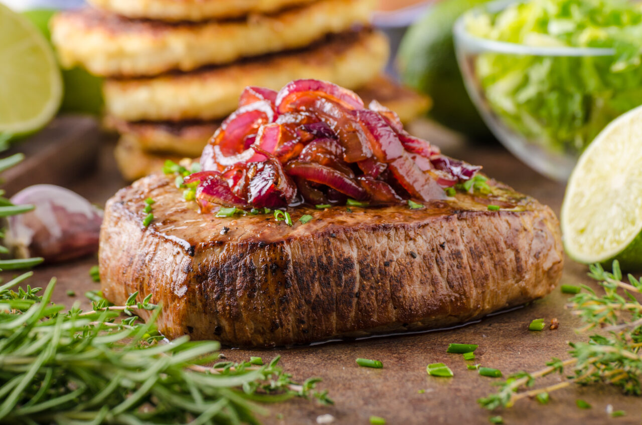 Fără „steak” sau „burger” vegetal. Parlamentul European interzice folosirea termenilor pentru produsele fără carne