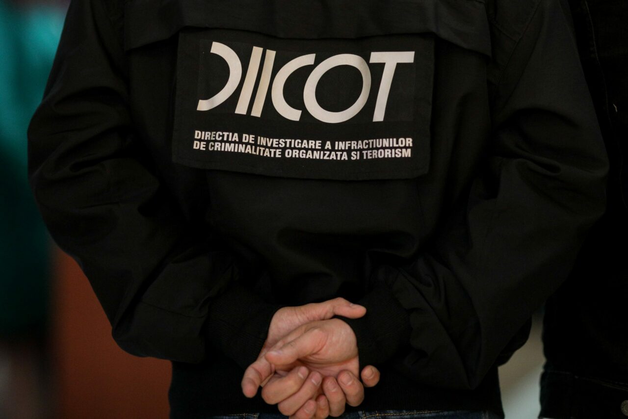 Rețea uriașă de traficanți de droguri din cluburile bucureștene, destructurată de polițiști. 22 de persoane reținute