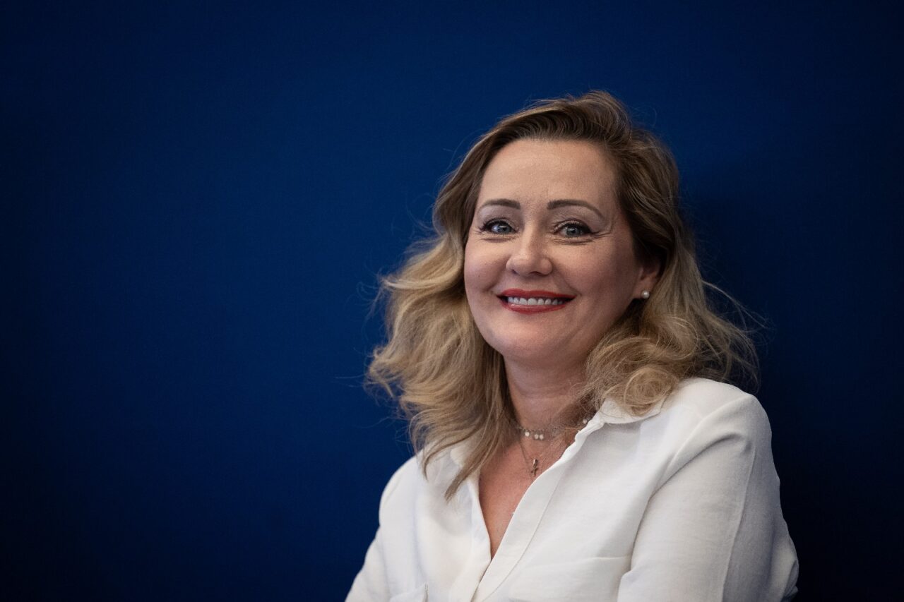 Elena Lăsconi a postat un anunț de angajare pe Facebook. Ce caută și ce salariu oferă