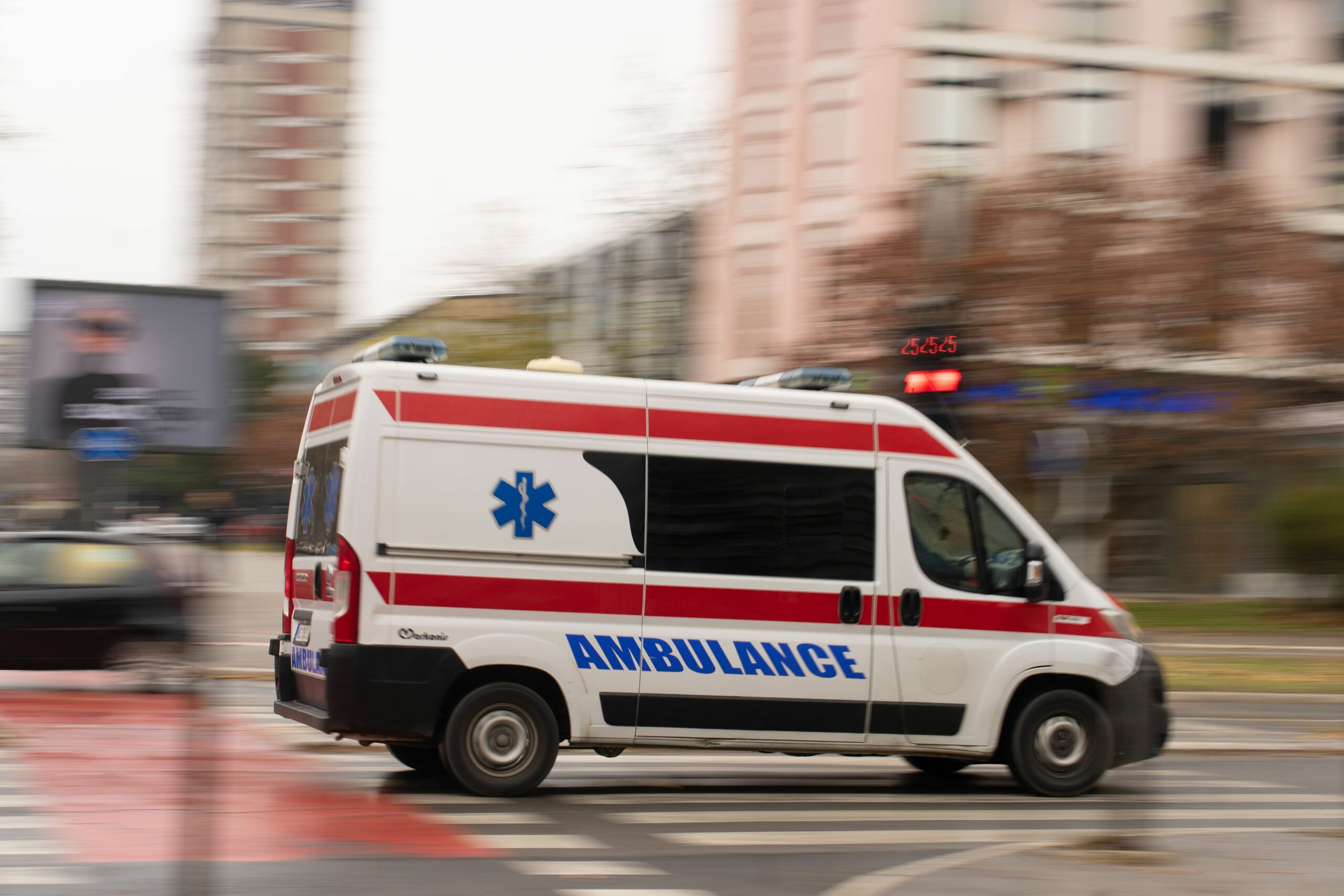 Tânără româncă jefuită și abandonată de ambulanțier în Italia