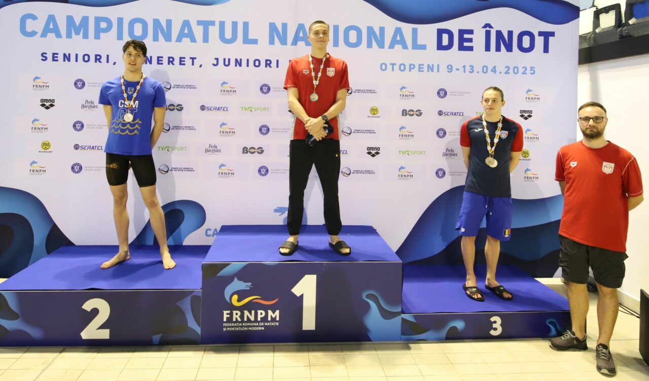 Cine e înotătorul român care a fost depășit doar de David Popovici. Ce are în comun cu MARELE campion