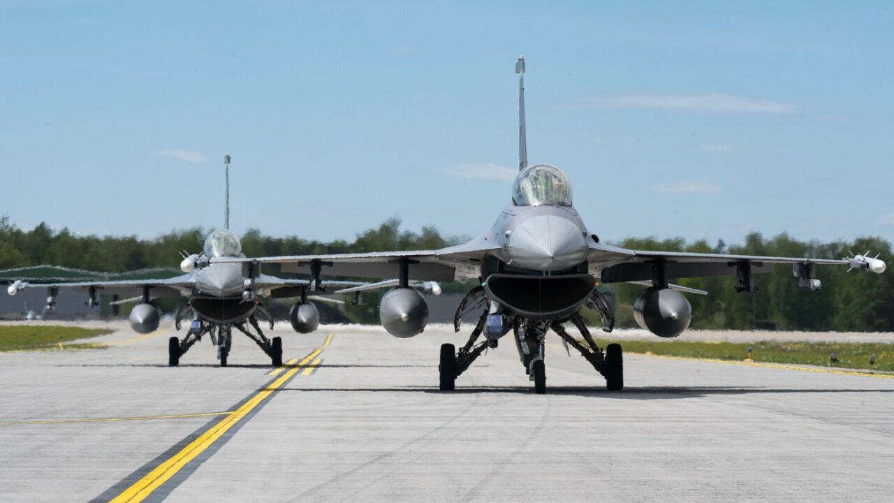 Alertă pe flancul estic al NATO: Două aeronave rusești au pătruns în spațiul aerian al Lituaniei. Aeronavele NATO au decolat de la sol