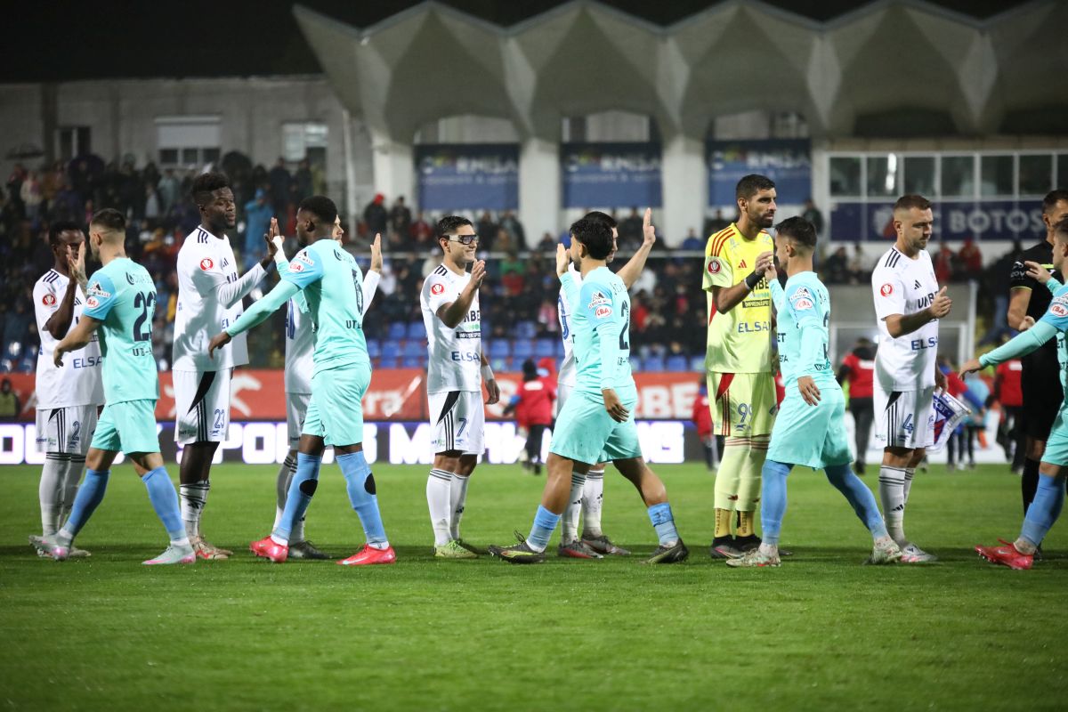 FC Botoșani e pe primul loc în Superliga și patronul echipei o ironizează pe FCSB. „Se uită la noi ca la niște sălbatici”