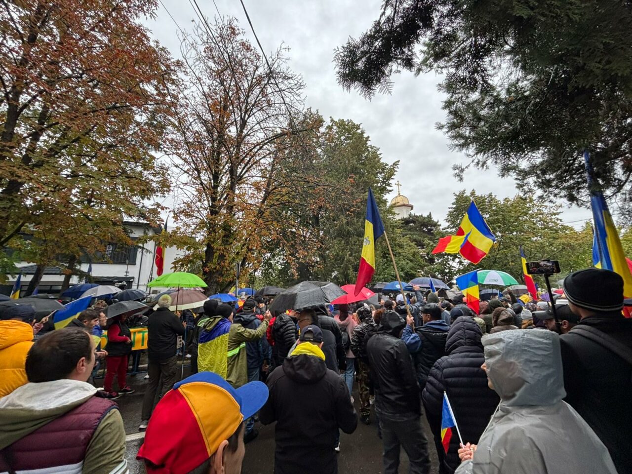 Călin Georgescu a plecat de la poliţie: „Statalitatea României este în moarte clinică. Dictatura s-a instalat şi este nevoie de o nouă republică. „