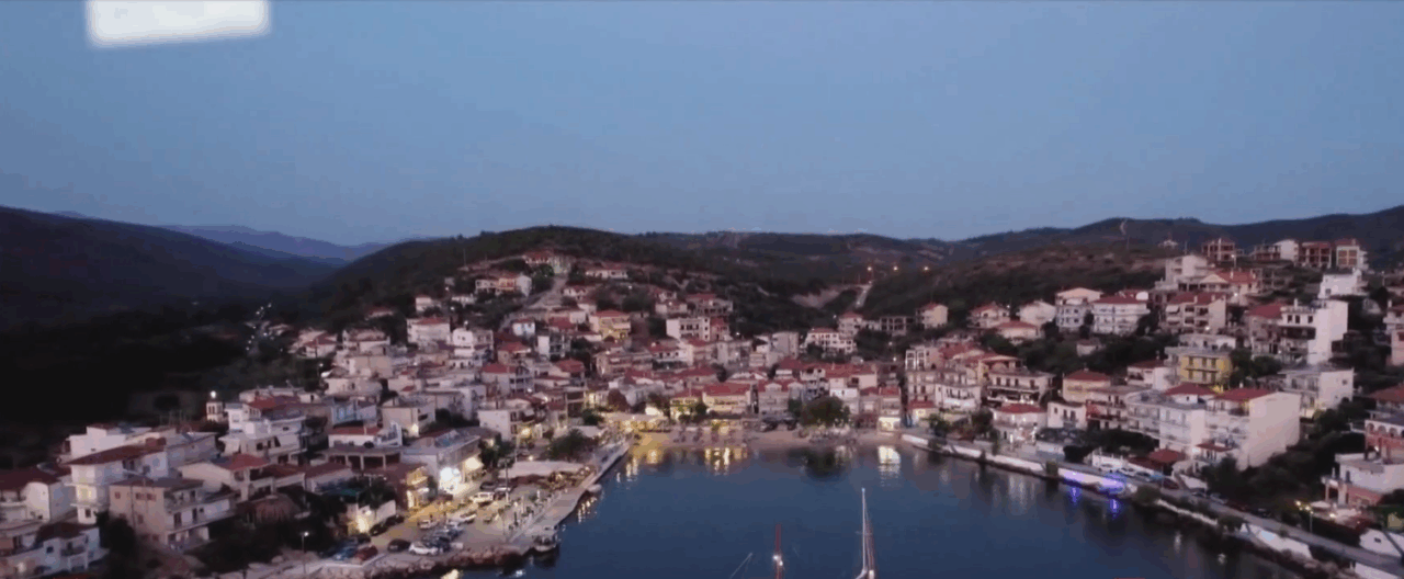 Tot mai mulți români își cumpără case de vacanță în Grecia, unde TVA-ul la locuințe este… zero! Care sunt cele mai căutate zone