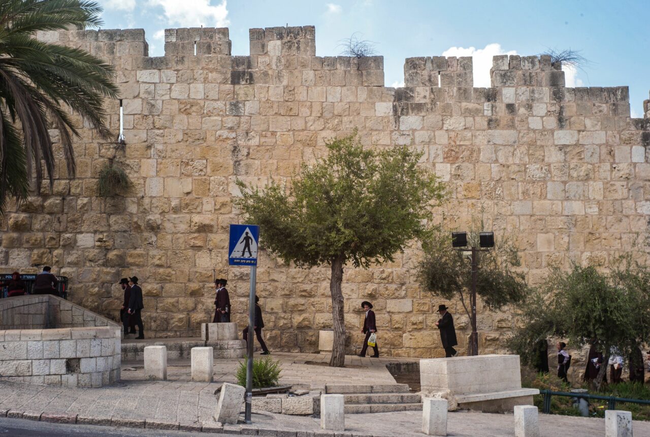 Israel a interceptat 9 vase ce navigau spre Fâșia Gaza și a arestat 90 de persoane, chiar și trei deputați turci. Reacția guvernului de la Ankara