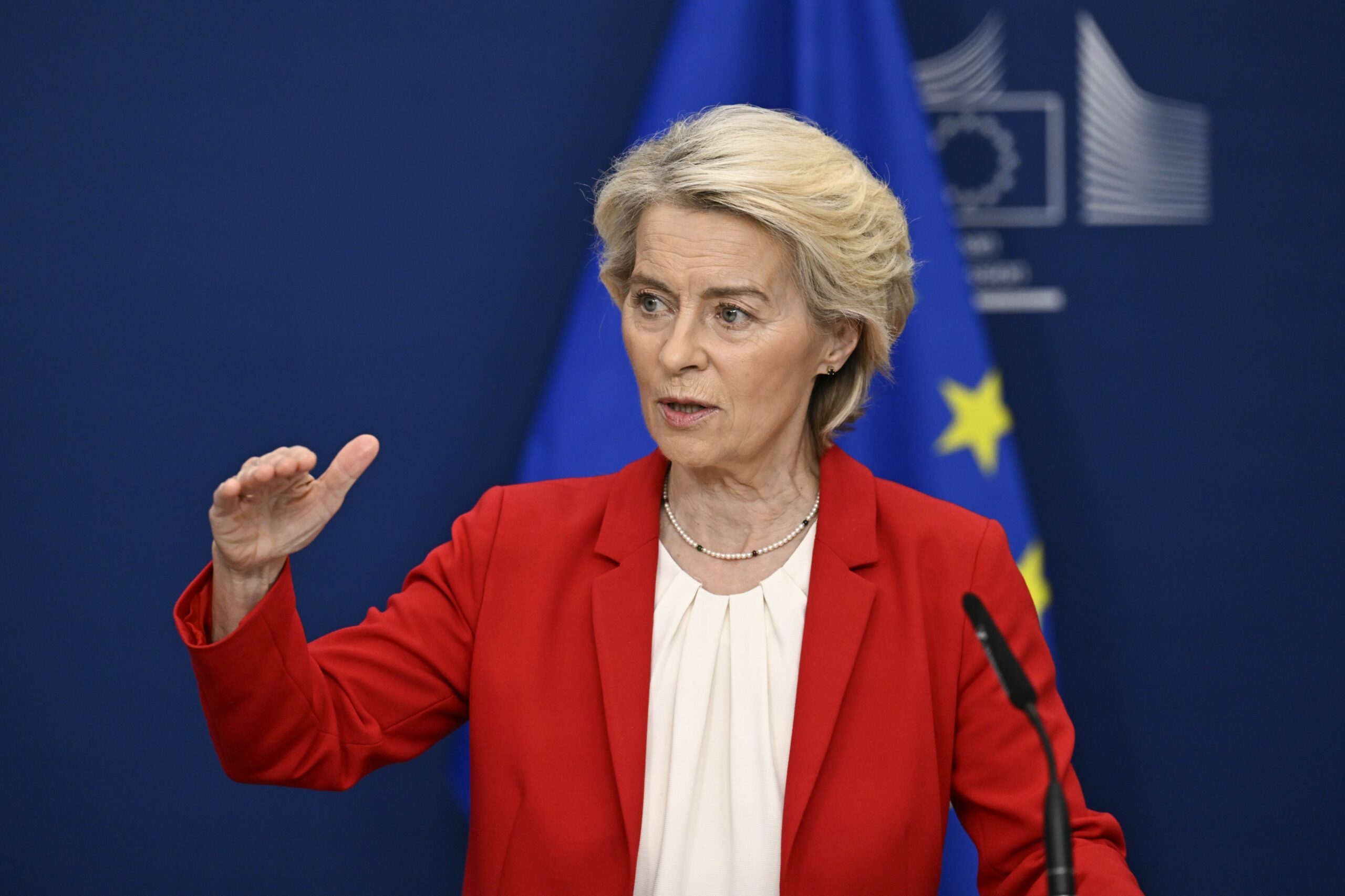 Două moţiuni de cenzură împotriva Ursulei von der Leyen