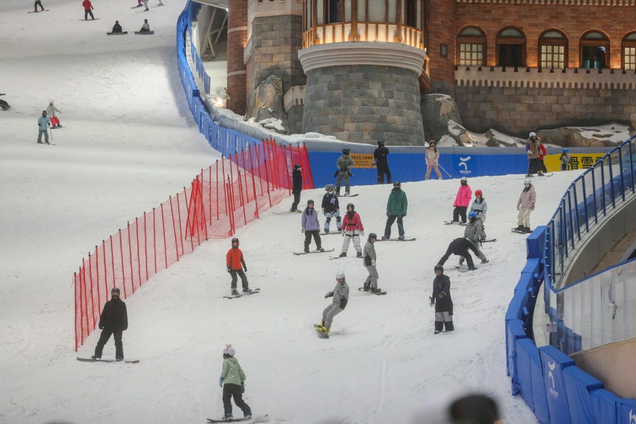 Se apropie startul sezonului de ski. Care sunt şansele să se schieze de 1 decembrie. Pe pârtiile din Maramureș ninge