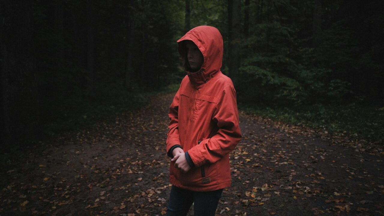 (P) Ce jachetă să porți în toamna anului 2025? Stiluri și tendințe la modă