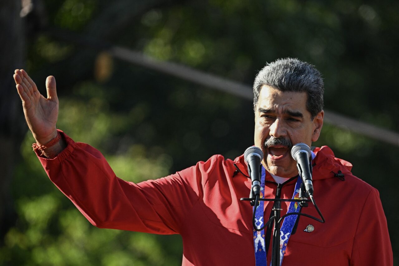 Nicolas Maduro împlinește 63 de ani și dansează rumba, în timp ce SUA lansează „o nouă fază de operațiuni sub acoperire” în Venezuela