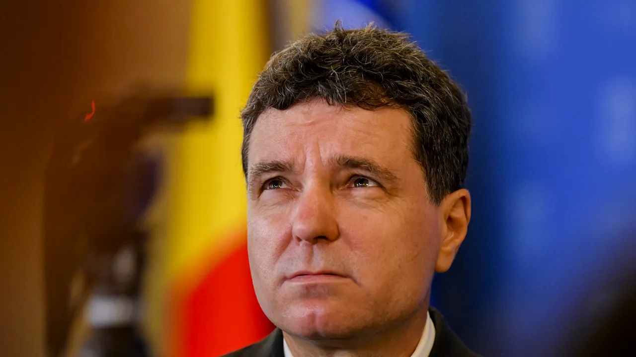 Nicuşor Dan s-a înclinat la Monumentul Colectiv. Azi se împlinesc 10 ani de la tragedia care a îndoliat zeci de familii