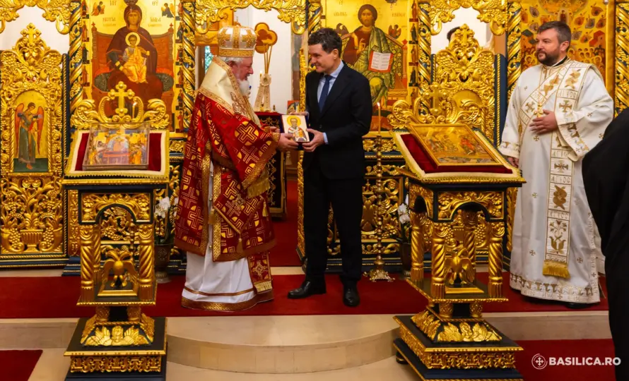 Nicuşor Dan a participat la sărbătorirea HRAMULUI Bisericii Palatului Cotroceni. Ce le-a promis președintele preoților slujitori