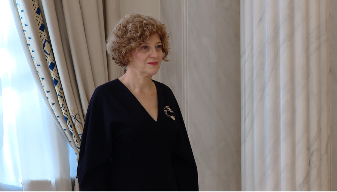 Vicepremierul Oana Gheorghiu își ia o marjă serioasă pentru reforma statului. „Este un proces de durată. Îi învățăm pe oameni ce este guvernanța”