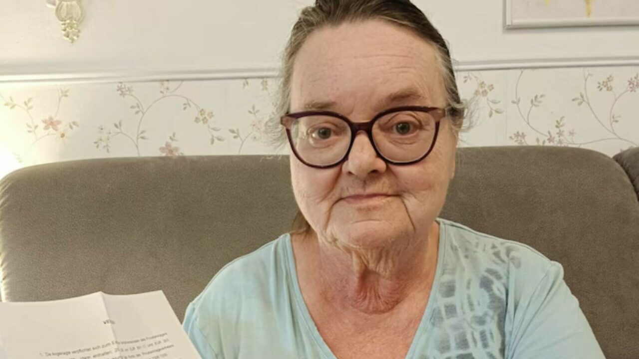 Ce a pățit o pensionară, după ce a distribuit o știre FALSĂ despre divorțul unui oficial al statului