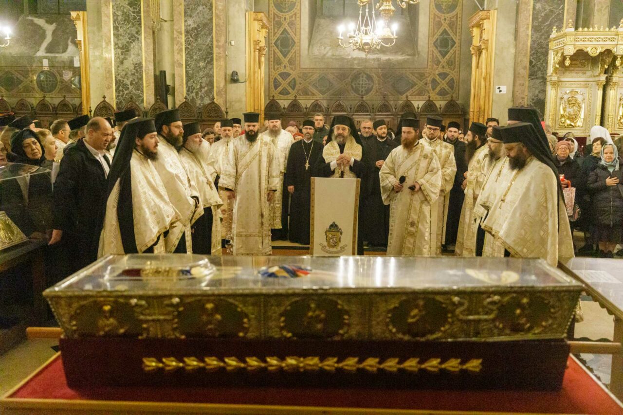 Sfânta Cuvioasă Parascheva. Ce semnifică sărbătoarea cu cruce roșie din 14 octombrie