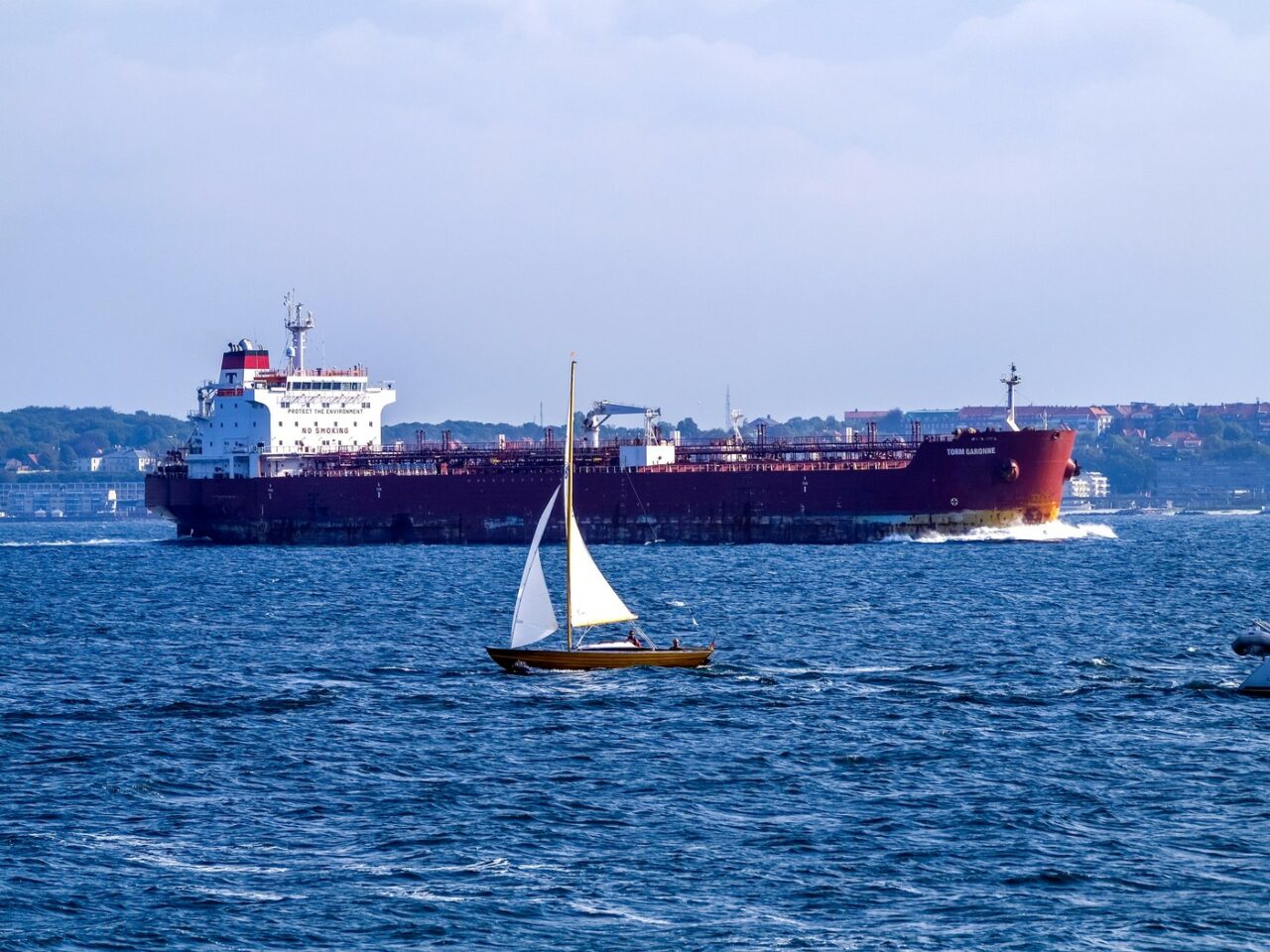 Copenhaga anunță reguli mai aspre privind petrolierele care trec prin apele daneze: „Trebuie să punem capăt mașinii de război a lui Putin”