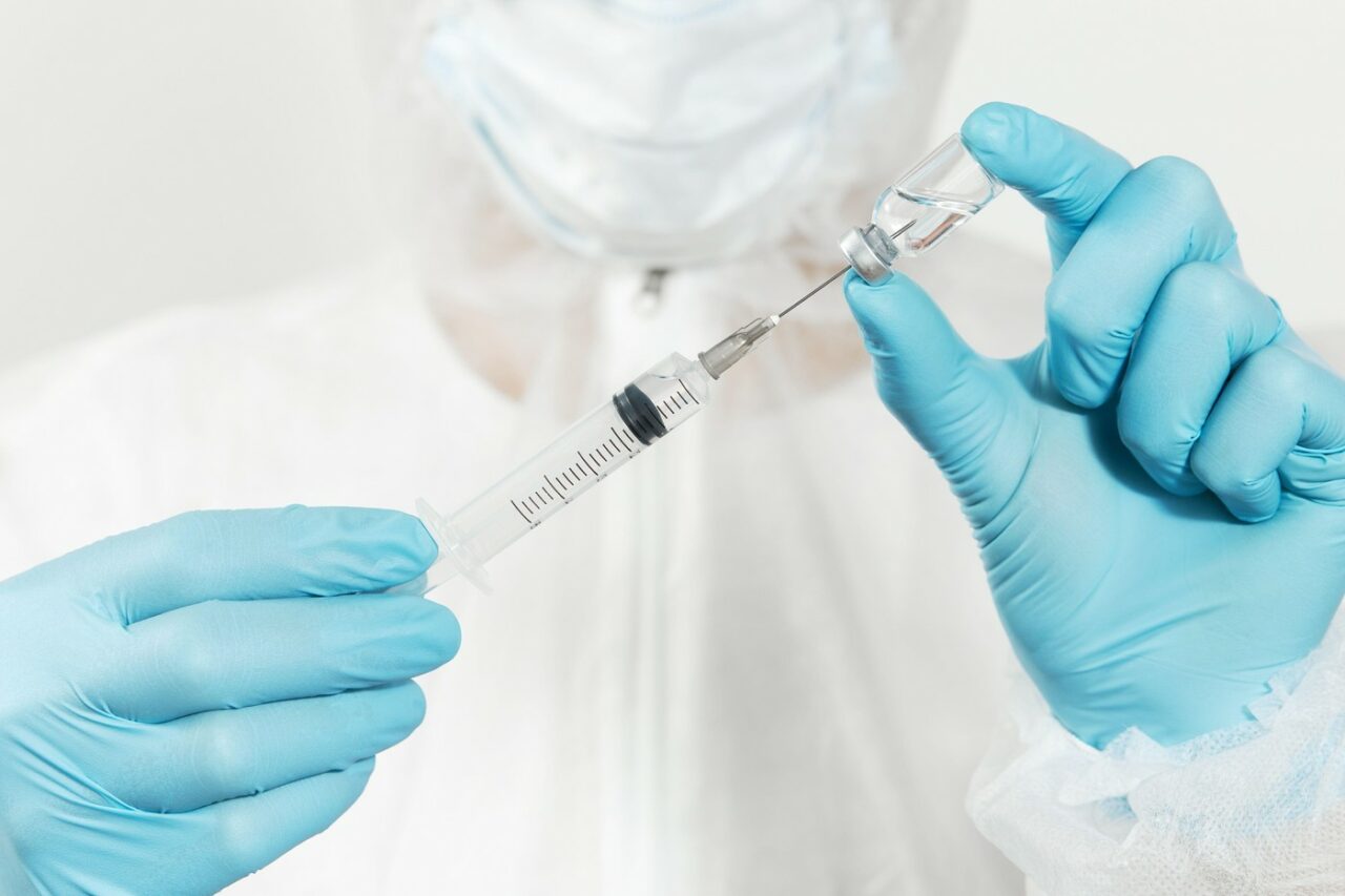 Cum vrea știința să învingă îmbătrânirea. Compania Immorta Bio a depus un patent pentru un „vaccin împotriva îmbătrânirii”