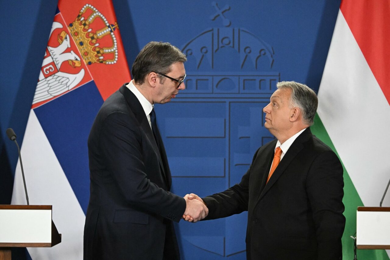 Vučić și Orbán fac „unirea” Belgradului cu Budapesta printr-o cale FERATĂ de mare viteză. Porțiunea sârbească este gata