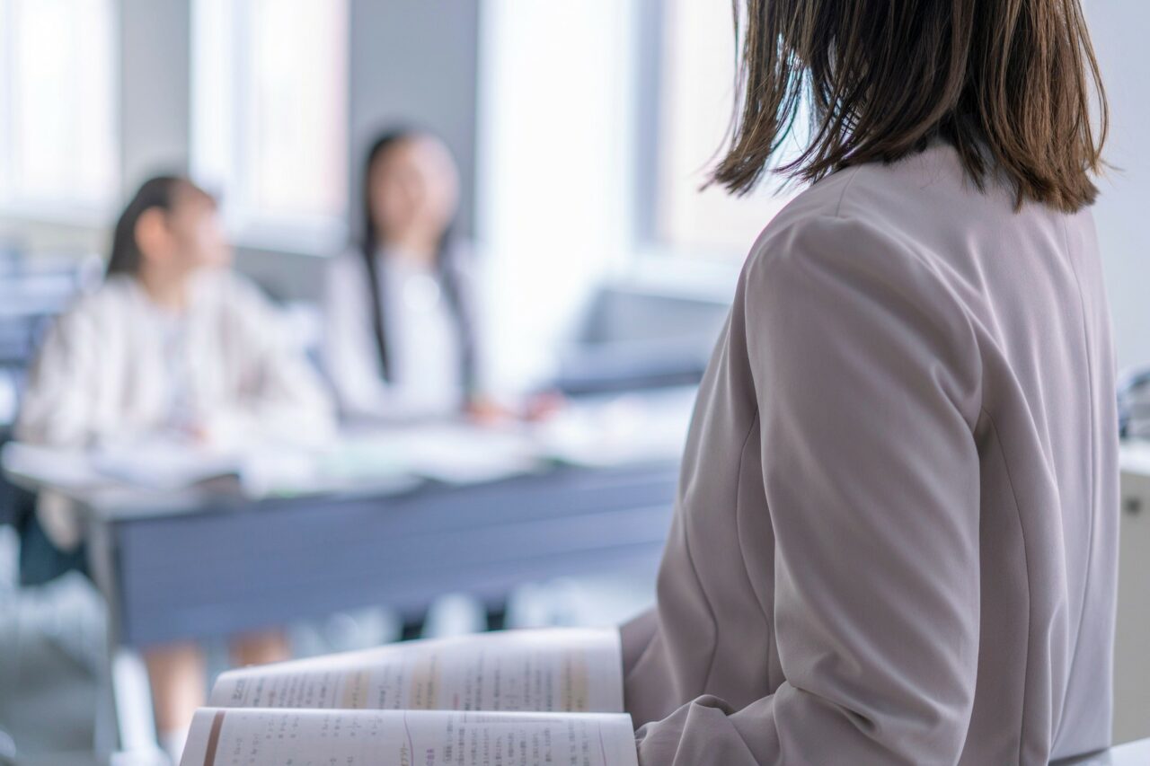 Profesoară de biologie din Iași, prinsă de elevi pe un site de VIDEOCHAT, și-a dat demisia. La titularizare a luat nota 9.73