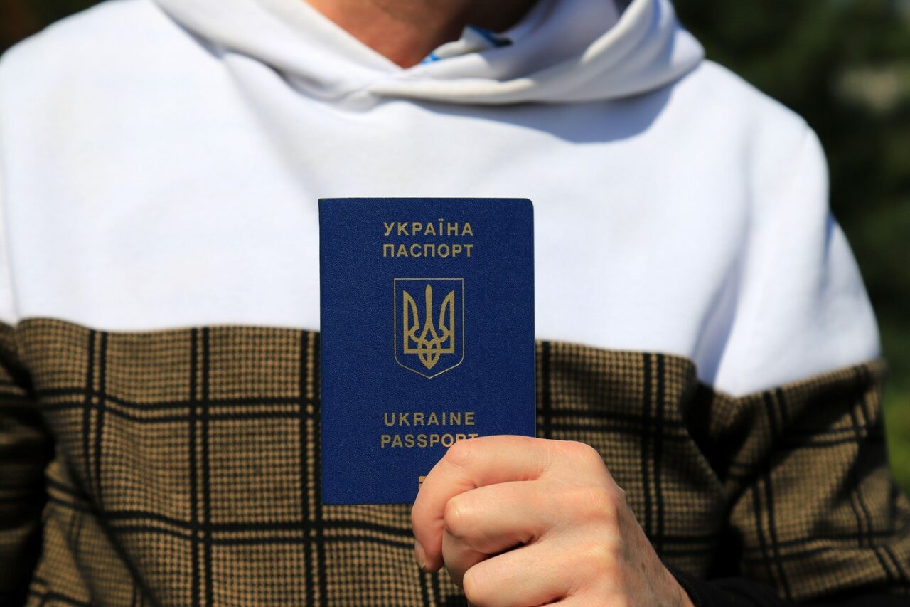 Exodul TINERILOR ucraineni enervează vestul Europei. Aproape 100.000 au fugit din țara bombardată de Rusia în doar două luni