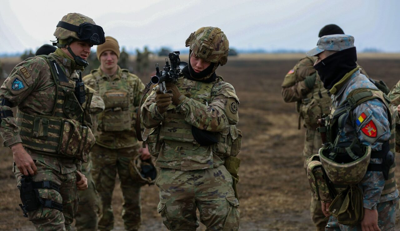 Sondaj Avangarde. Jumătate dintre respondenți cred că Armata Română NU face față unui atac al Rusiei. Nu am rezista nici 48 de ore.  Resping ideea serviciului militar obligatoriu