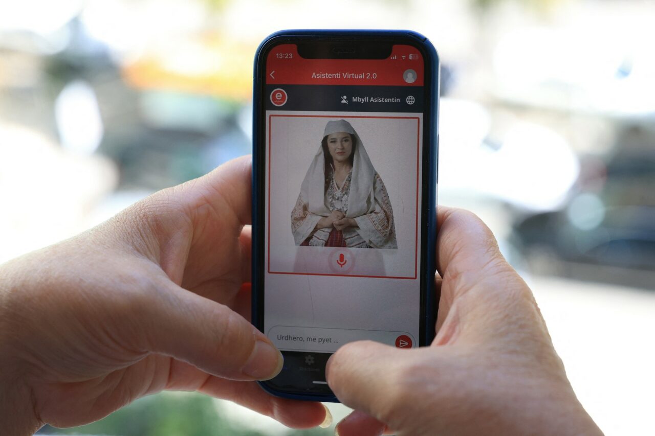 Diella, ministra AI a Albaniei, „însărcinată”. Așteaptă 83 de copii, câte unul pentru fiecare parlamentar”. Cum explică premierul „metafora digitală”