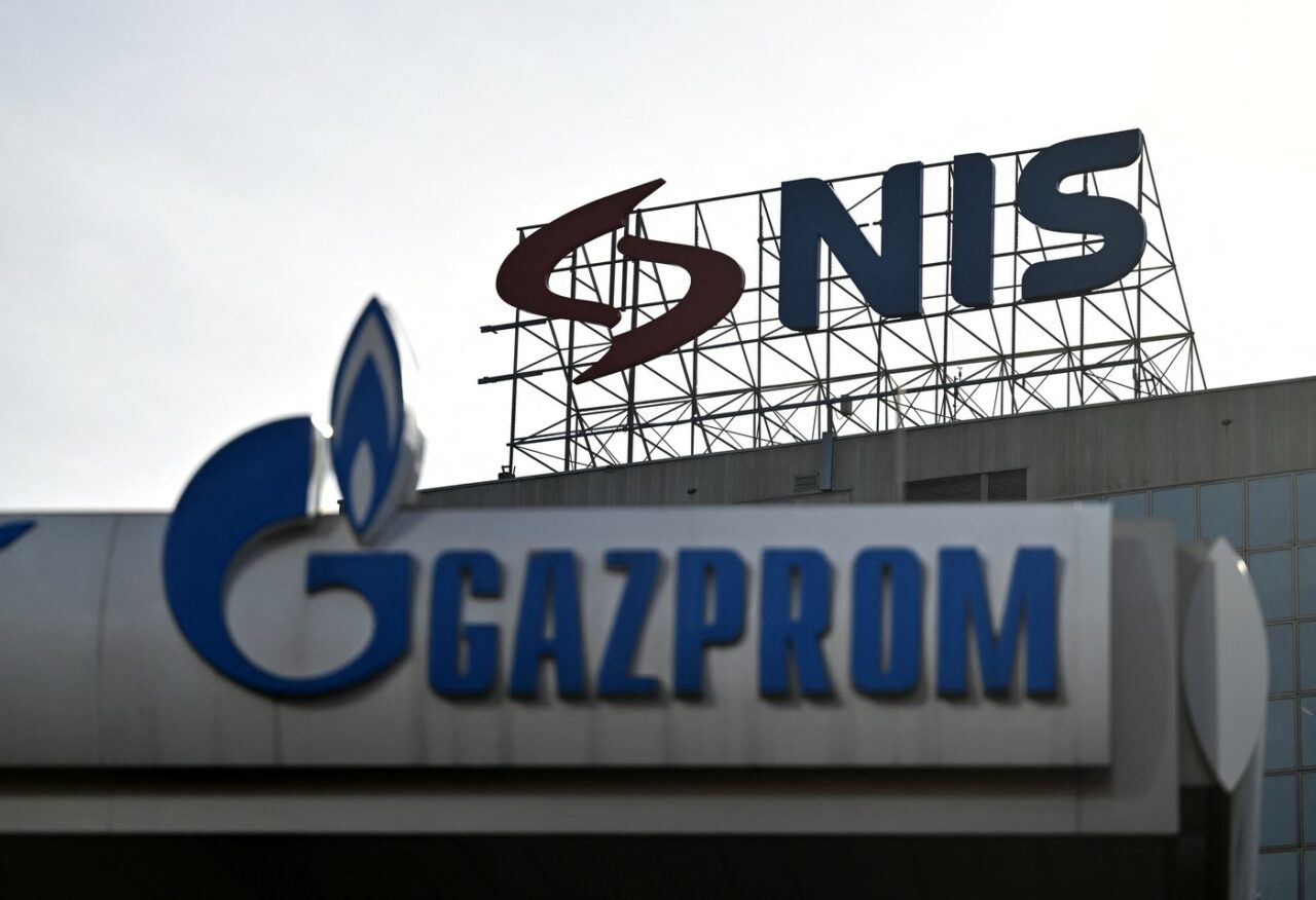Pentru a evita sancțiunile americane, Gazprom acceptă vânzarea unui pachet de acțiuni la singura rafinărie din SERBIA