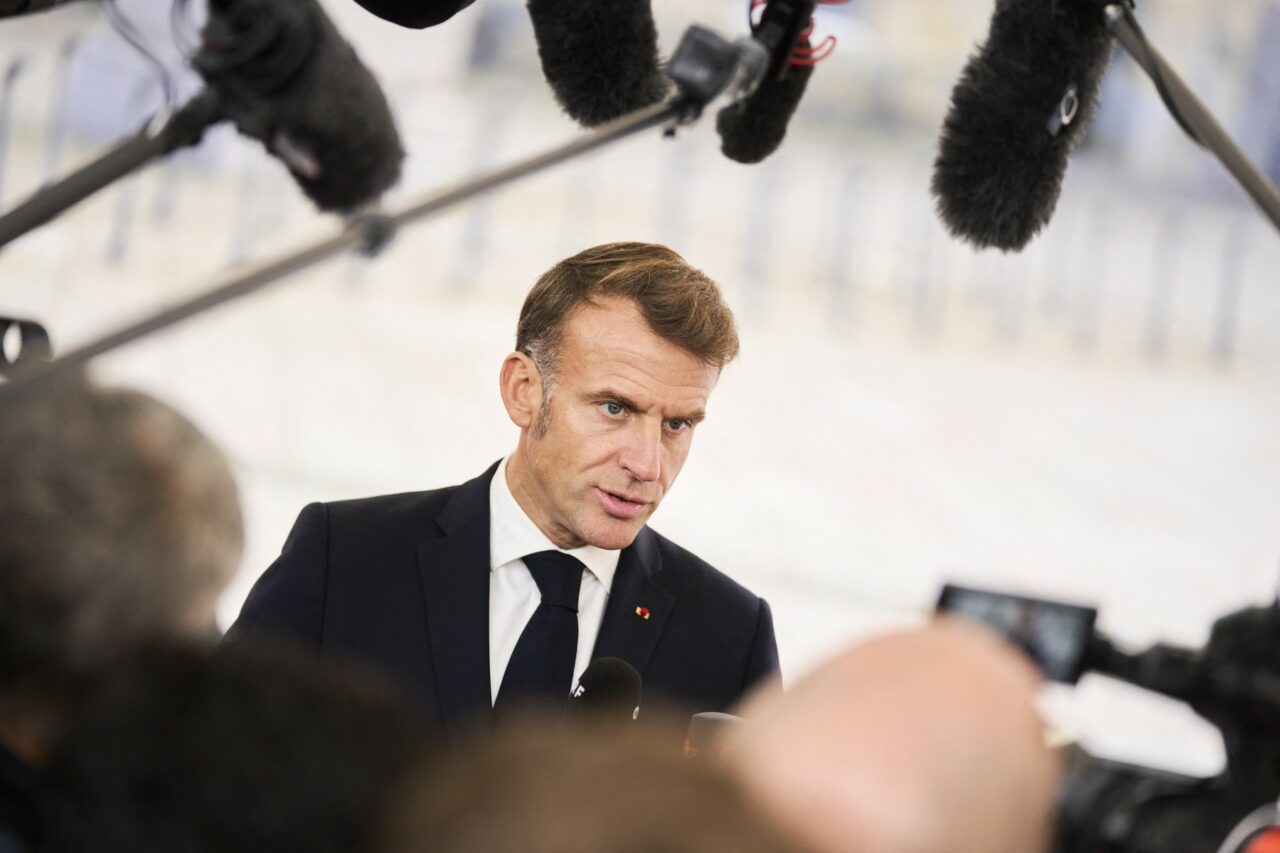 Macron evocă, la summitul UE, o „CONFRUNTARE” cu Rusia /Președintele Franței avertizează că avioanele ruse ar putea fi doborâte