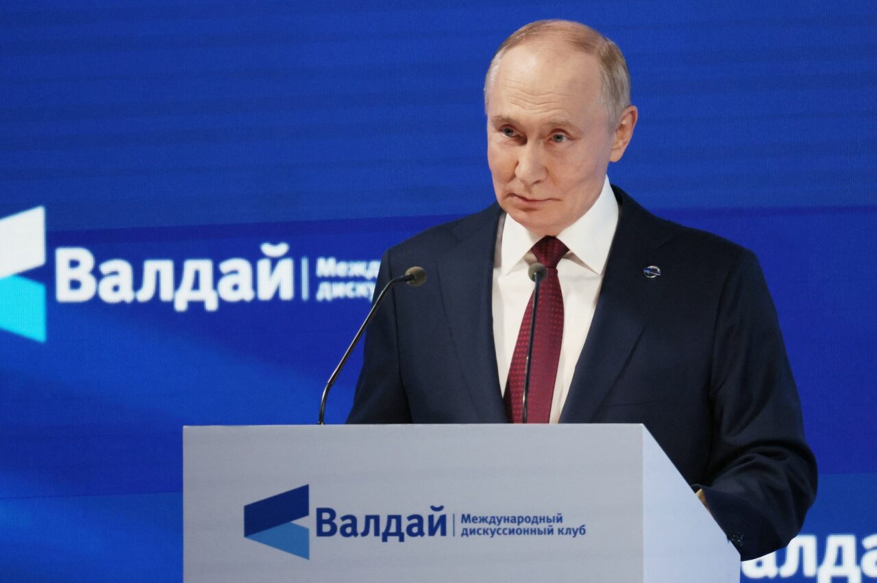 Vladimir Putin avertizează că RUSIA va reacționa puternic la „militarizarea Europei” /„Nu ne provocați!