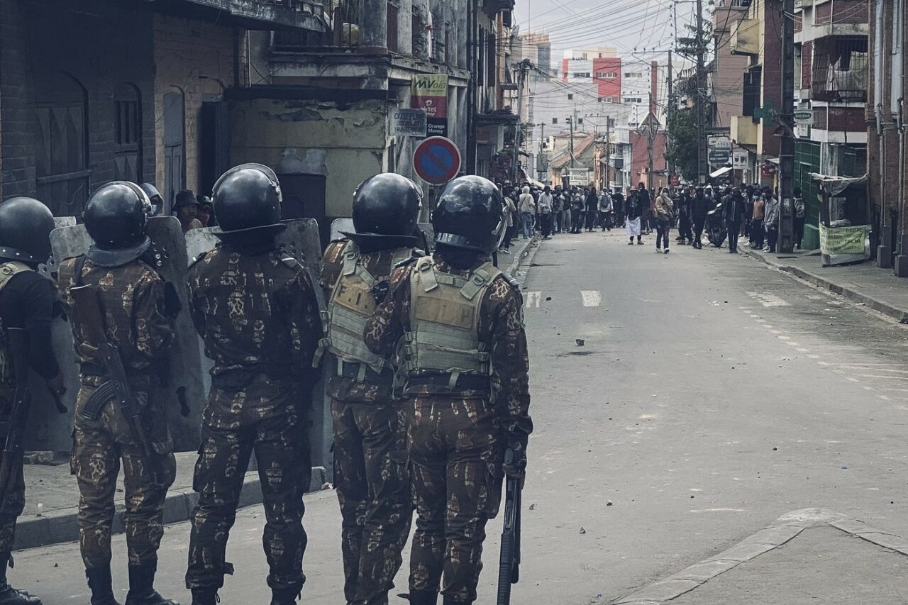 Președintele Madagascarului denunță o tentativă de „lovitură de stat”, în urma protestelor „Gen Z”/ „Țara noastră este victima unui ATAC CIBERNETIC”