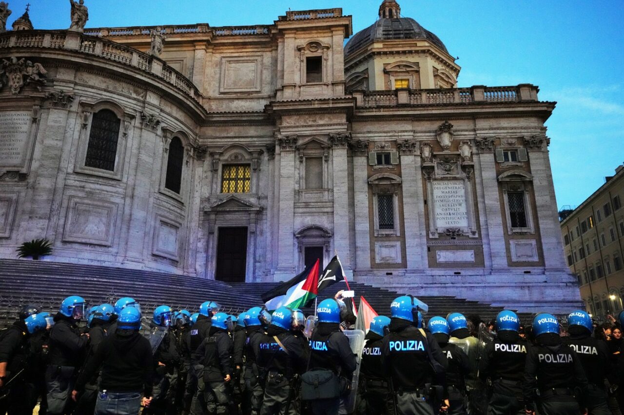 Sute de mii de oameni au organizat noi PROTESTE pro-Palestina în Italia. Au fost înregistrate și ciocniri cu Poliția